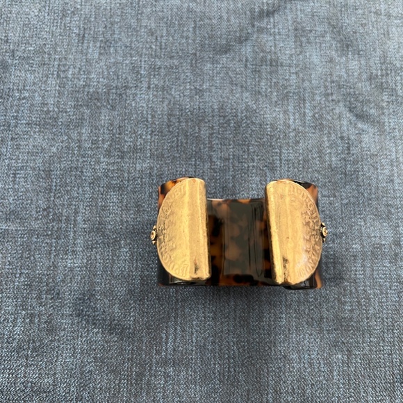 Wide tortoise cuff - Picture 3 of 4